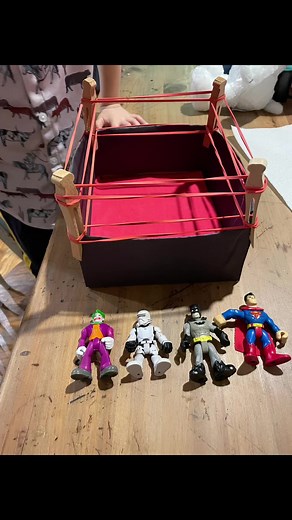 Creative Toddler: DIY Wrestling Ring from a Box