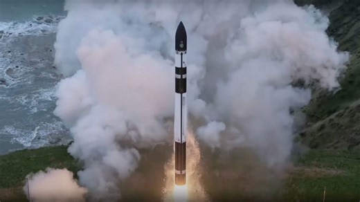 Rocket Lab launches private Earth-observing radar satellite to orbit (video)