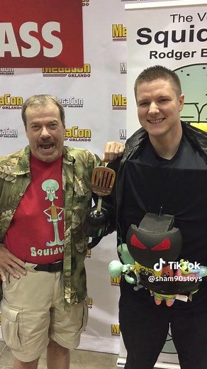 When I met Rodger Bumbass as the hash slinging slasher. The voice of Squidward from SpongeBob. #spongebob #squidward #cospaly #spongebobcosplay #rogerbumpass #hashslingingslasher