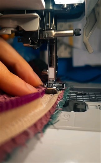 🎧🤫 . . . . . . . . HANDMADE / NÄHEN / SOUNDS / ASMR / NÄH ASMR / LISTEN / DIY /INSPO . . . . . . #handmade #handgemacht #nähen #asmr #asmrsounds #annisbabywelt #handgemachtmitliebe #inspo #diy | AnnisBabywelt