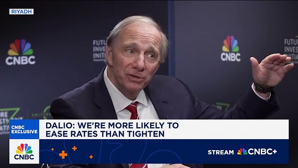 Bridgewater founder Ray Dalio: Market is showing signs of a bubble