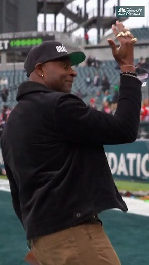 Wowww Jerry Rice brought his Super Bowl rings to Philly 👀🤯 #eagles #football #nfl #gobirds #sports #nflplayoffs #superbowl #49ers #philly | NBC Sports Philadelphia