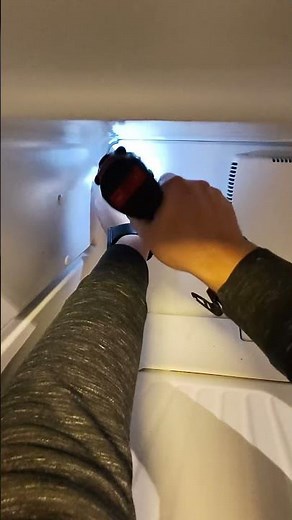 Replacing Evaporator Fan in Whirlpool Refrigerator‪@StarApplianceRepair‬ ❄️🔧