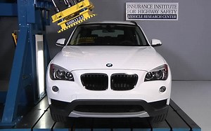 2013款 宝马 X1 美国高速安全保险协会 车顶强度测试