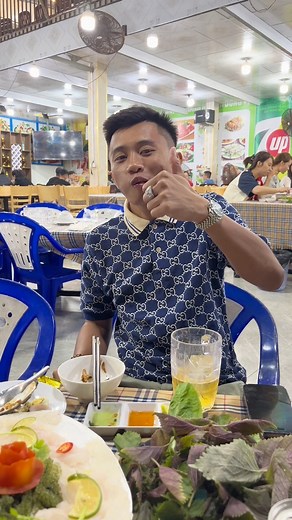 Ăn kiểu này chắc kiếm thêm con trai quá | Hồng Chí Linh