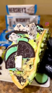 Seeing Green OREO Mint Cheesecake Taco 🌮 Order Yours Today ‼️ #oreo #cheesecake #hersheys #mintoreo #chocolate #cheesecakelovers #mint | Snrfreewingz
