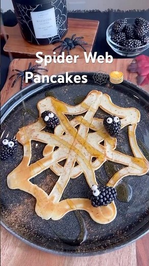An easy to make and fun Halloween breakfast - Spider Web Pancakes! 🕸️🥞 ‪@Jesscooksss‬ #driscolls