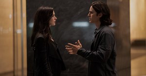 'WeCrashed' Star Anne Hathaway Reveals Jared Leto's Influence on Set: 'Like a Tuning Fork' (Exclusive)