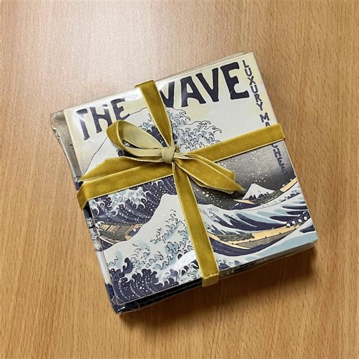 🌊 The Great Wave is coming… 🌊 You know the image. You’ve seen it everywhere. But never like this... The artwork, The Great Wave off Kanagawa, takes centre stage in a brand-new opera by Dai Fujikura and Harry Ross, telling the untold story of the artist Katsushika Hokusai and his brilliant daughter Ōi, whose own legacy was hidden for generations. This is more than an icon. It’s a story of art, ambition, and family. And this is just the beginning! A whole new wave of behind-the-scenes stories, i