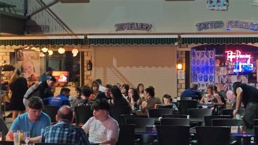 Beginning of evening 🌃 | Club Alize