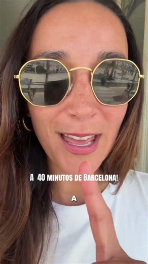 A 40 minutos de Barcelona está Sitges una de las playas más lindas!! Me encanta esa escapada y se
