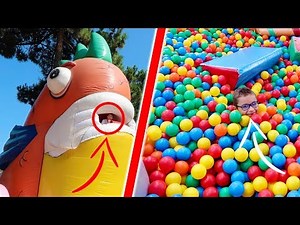 Cache-cache Géant dans un Parc de Jeux Gonflables Géants ! | Coin Crypto News