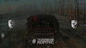 🔥 TOS-1被玉碎，价值数百万美元！是的，第三军团的飞行员在利曼地区摧毁了重型火焰喷射系统“太阳刺”。220毫米的TOC发射热压弹药，摧毁防御工事…