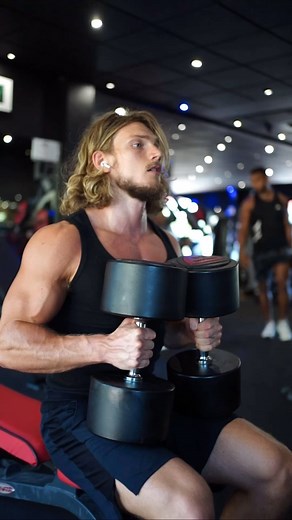 Benjamin Ahlblad on Instagram: "Treenaa kovaa bro"