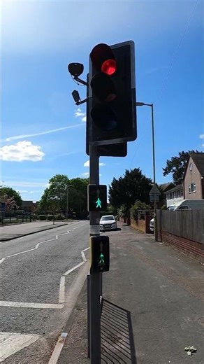 Hoddesdon: Stanstead Road, PEEK TLED Traffic Lights Puffin Crossing