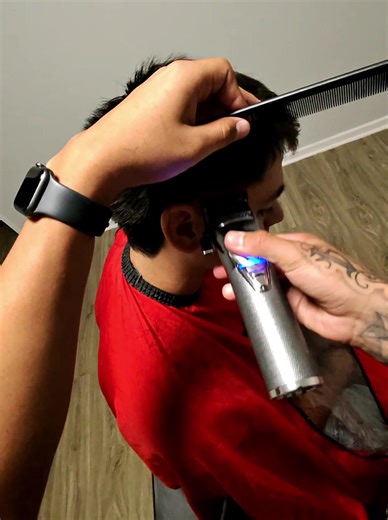 un día chill de trabajo 🙂‍↕️ #clipper #cortedepelo #raybanmeta #barber