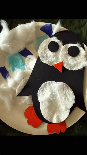 🐧It was all about penguins at the preschool Play & Create sessions this week! These cute little gentoos in their icy habitats were all amazingly unique! 🐧#penguincraft #penguin #gentoo #paperplatecrafts #penguinday