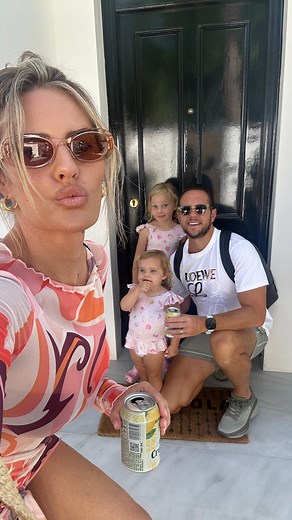 how the Edney’s wait for their taxi 🚖 🫶🏻 | Danielle ArmstrongTowie