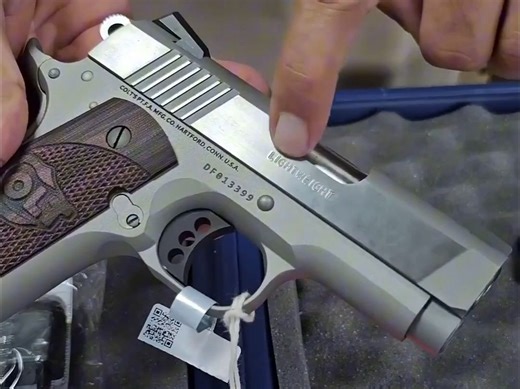 .45 ACP 口径柯尔特 “捍卫者”（Colt Defender）手枪