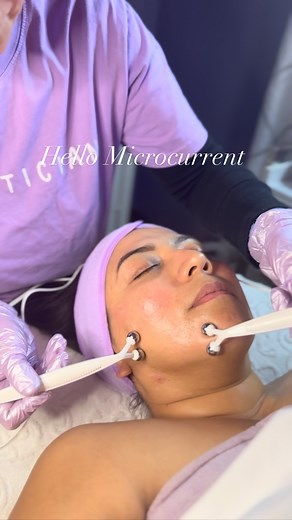 Want an instant lift without needles or downtime?? Microcurrent treatment is the ultimate non invasive experience to tone and sculpt facial muscles using low level electrical current. Tone • Tighten • Define Non-invasive, no downtime — just instant, natural result. 💫Intro Specials • Brow Forehead Lift: $59 (reg $75) • Jawline Neck Sculpt: $69 (reg $95) Book online or message for more details | Colette Skincare