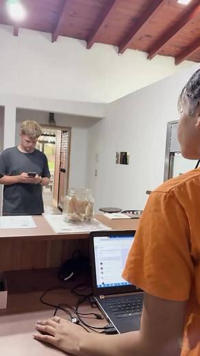 Monitores y Empanadas: Un Lío Sorprendente