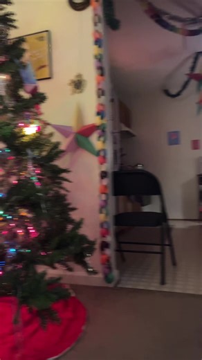 Creative Paper Chain and Star Decorations for Christmas