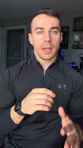 Smith Machine Drag Curls 💪 The Smith Machine drag curl is one of the most underrated biceps builders because it forces your arms to do what they’re designed for: generating pure elbow flexion without letting stronger muscles cheat the rep. — ↕️ Instead of curling in an arc, you will literally drag the barbell up your body: • Pull your elbows back as you curl. • Keep the bar in contact with your torso from thighs → lower chest. • Move slowly and under control. ⬆️ At the top (around lower chest h