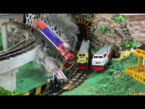 Drama Merakit Miniatur Kereta Api CC205 Terjun Terguling Anjlok Menabrak Gerbong di Terowongan
