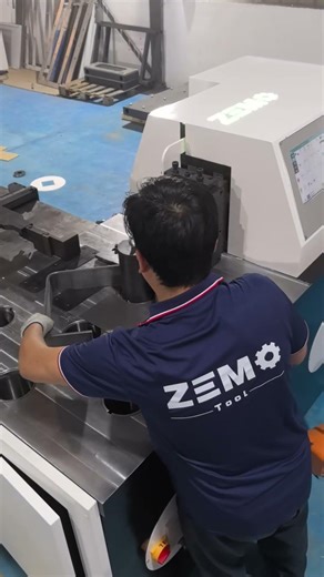 80-ton CNC horizontal press brake #pressbrake #machine #factory