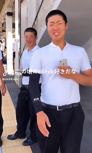 快速電車と野球少年が織り成す懐かしい瞬間