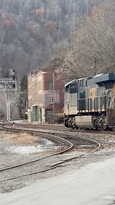 A lonesome coal train rolls through empty Thurmond! | Southern West Virginia Online