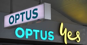 Singtel boss's subtle backing for Optus chief in crisis