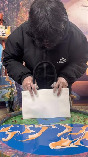 Handmade Color Flow #handcrafted #artprocess #canvasbag #lacquerart #madebyhand