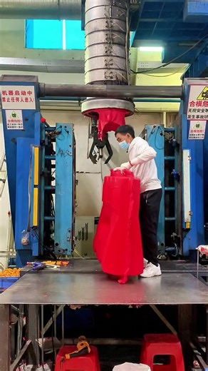 Large equipments, large blowing molding machines, international shipping pallets equipment, second hand machines in stock, second hand molds, #used large injection molding machine #plasticmoldingmachine #usedmolds #blowingmolding #blowingmoldingmachine