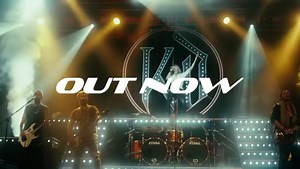 DANKE KISSIN‘ DYNAMITE Album bestellen: 👉🏼 https://linktr.ee/monsterartistsmgmt Jetzt mal Spaß beiseite: liebe Jungs von Kissin' Dynamite , wir hatten eine großartige Zeit mit Euch - bei einer der krassesten Hau-Ruck-Aktionen, die wir bisher gemacht haben. Ihr habt tolle Fans und seid geile Typen - darum wünschen wir Euch zum Release von „Not the End of the Road“ von Herzen einen gigantischen Erfolg! Wir sind uns sicher, dass Ihr gestern so einige Versengold-Fanherzen erobern konntet - viellei