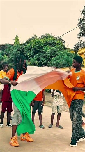 On S’en va prendre comme ca 🇨🇮🇨🇮@C’EST NOVA QUOI @La petite 2 himra ⚔️❤️ @le_thuram_barbie💕 @MANOU_LA_LOCKSÉE🦅🇨🇮🇬🇭 @Urban Flow 🉐🎶