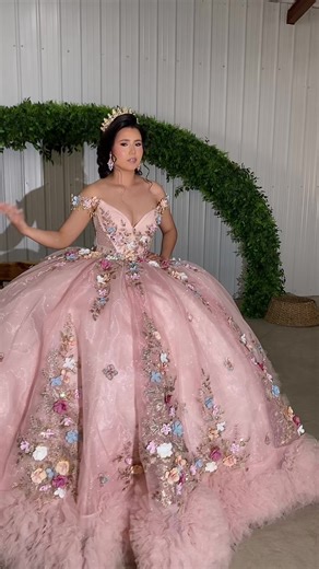 Obsessed 💕👗😮‍💨 Call to schedule your In Store Experience and Say Yes to Your Dream Dress 👗✨💫 Location: @FGS ranch Dress: @princessjewelsllc @princessjewelsxvmodels Makeup: @beautymuse_ @Ximena - Dallas Makeup Artist Hair: @Maggie Model: @Miriam Armas Princess Jewels 4800 S Hulen St Suite 2195 Fort Worth TX 76132 ☎️ (682)224-3567 #fyp #fypシ #bailes #xv #tiktok #xv #quince #quinceñera #viral #trend