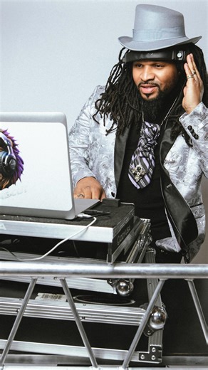 DNA Studios on Instagram: "On set capturing the cover photo for @beyond_sundays_mag with @djmascot_ • I was very happy with the outcome — SO excited to share these photos with y’all 🎧😎 • Looking forward to the next issue of this magazine to be released! I love being apart of empowering small businesses • #norfolkvaphotographer #brandphotography #editorial #coverphoto #behindthescenesphotoshoot"