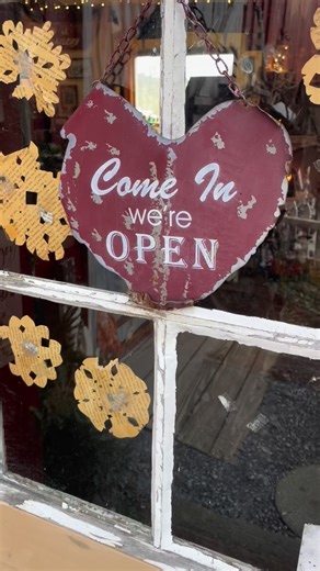 We are just a few weeks away from our annual Christmas Arts and Crafts Show! Enjoy some hilights from last year- and mark your calendars to join us for some more holiday fun this year! When: November 20-22, 10am- 5pm Where: The Barnyard Art Studio FREE Chalk Talks, Christmas sales, baked goods, kids activities and more! Check out our website for more info. | Barnyard Art Studio & Gallery