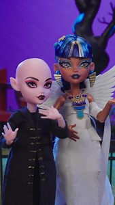 Frankie’s decorating skills are shockingly... absorbent. 🧻⚡️ | Monster High