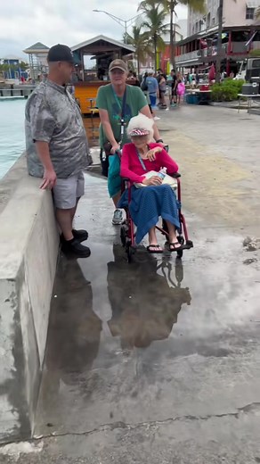 Booboo over board #adventuresofboobooandchels #grandmasoftiktok | Ana Saia