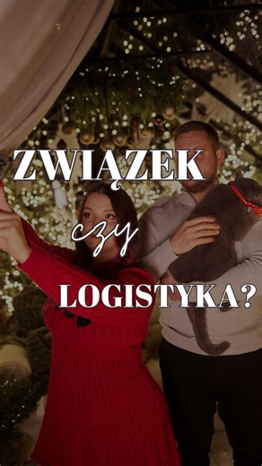 Patrycja Matysik • Związek • Randki • Humor • Miłość • Relacja on Instagram: "Grudzień potrafi zamienić związek w projekt do zrealizowania: 📋 listy 🕰️ ustalenia 📦 zadania 📍 terminy Jesteście obok siebie… ale ciągle coś do ogarnięcia. 💔 🤍 rozmowy znikają 🫂 czułość odkładana „na później” 🧠 głowa pełna planów I to nie dlatego, że nie chcecie. Tylko dlatego, że organizacja zjada relację. Bliskość nie znika. Jest wypierana. 👉 Zatrzymaj się na chwilę.✨ 👉 Zapisz ten post na grudzień.💾 👉 Zao