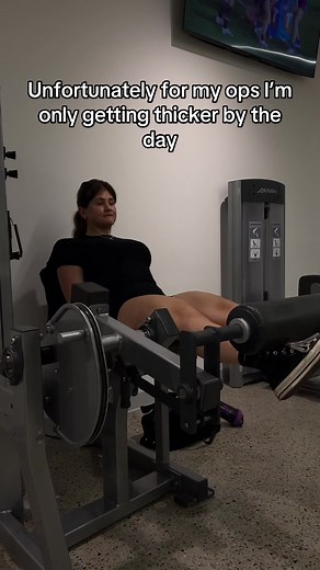 Effective Quads and Glutes Gym Workout