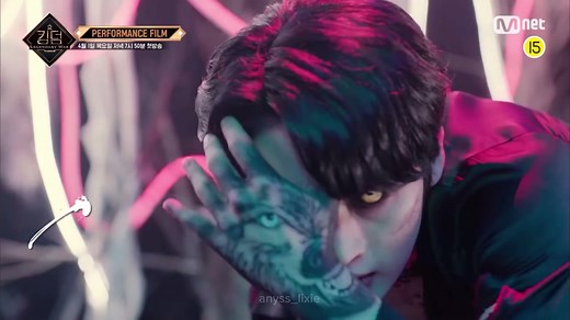 Lee Know Solo Dance - Powerful and Mesmerizing Performance