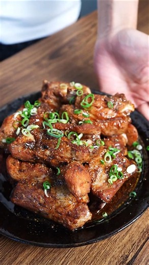 One bite and you'll be hooked. These spare ribs have an irresistibly addictive sauce 🍗
