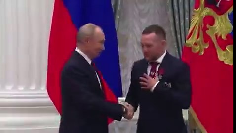 🚨 🇷🇺 Vladimir Putin awarded Petr Yan the medal of the Order “For Merit to the Fatherland,” 2nd Class.The award ceremony took place in the Kremlin during a meeting between the President of Russia and the country’s top athletes.