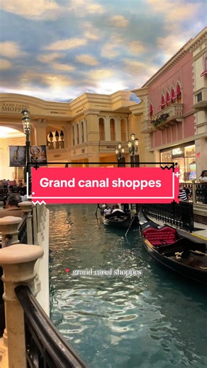 Italy but make it domestic 🇮🇹🍝 I love walking through the grand canal shoppes at Venetian in Las Vegas! Click the green link above to see deals ✅ @Viator @Booking.com @The Venetian Resort Las Vegas @Las Vegas #tiktokgogrow #venetianlasvegas #gondola #vegas #fyp