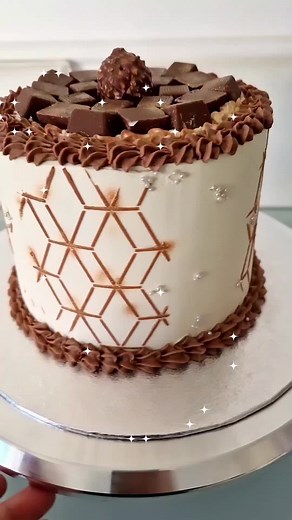 chocolate cake #tiktokreel #bakerlife #Lucky_baker_92 #luckybaker #homemade #cake #cakedecorating #chocolatecake #buttercream #spongecake #stencilart #reelinstagram #cakeinstagram #cakeinsta