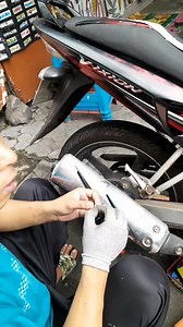 Striping vixion old Whtsap / 081332063916 Alamat : Jl. Moh. Husni Thamrin No.19, Singotrunan, Banyuwangi Kota. Map GPS. Boy Sticker Banyuwangi #stripingvixionold #variasivixionold #sticker #monetisasikonten #kreatorvideo #fbpro #gajianfbpro # | Boy Sticker