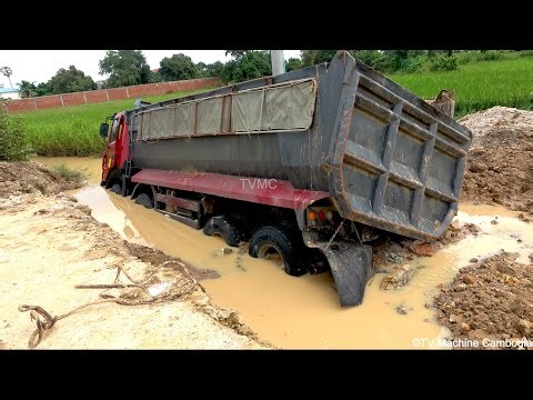 Incredible Overloaded Dump Truck Failed to Drive Up Hill & Expert Operating Of Recovery